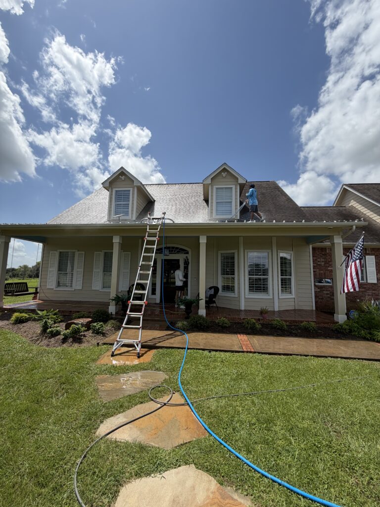 House and roof wash in Washington TX